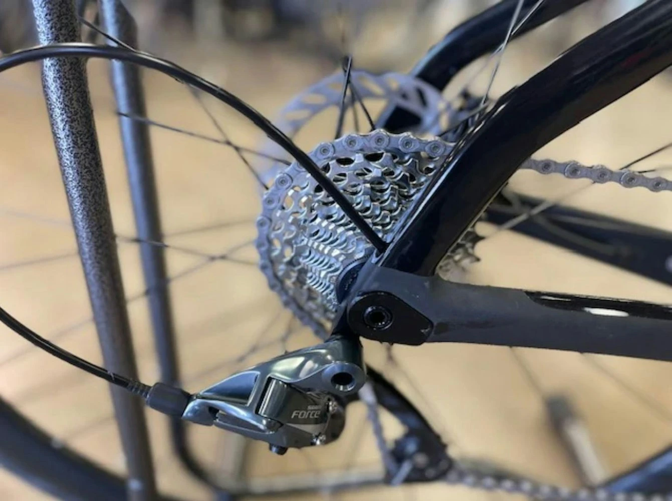 Argon 18 E-117 Tri Disc Sram Force 22 - Black/Black 2022 - Image 9