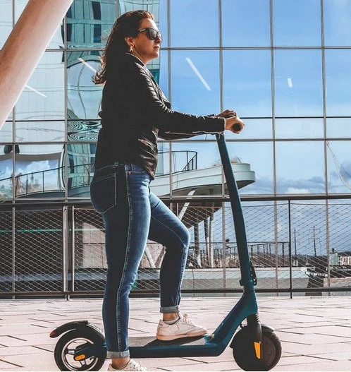 Kestrel Electric Scooter - Black Magic 2022 - Image 7