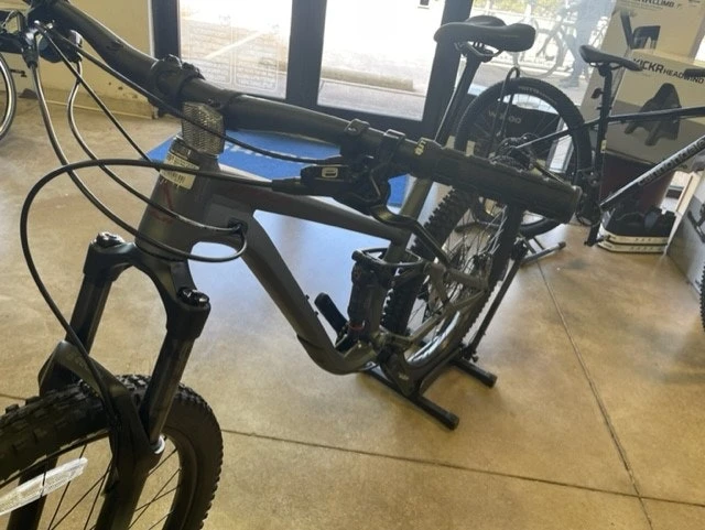 Fuji Auric 1.5 - 27.5 Shimano Deore 1 X 11 - Satin Hazy Silver 2022 - Image 7