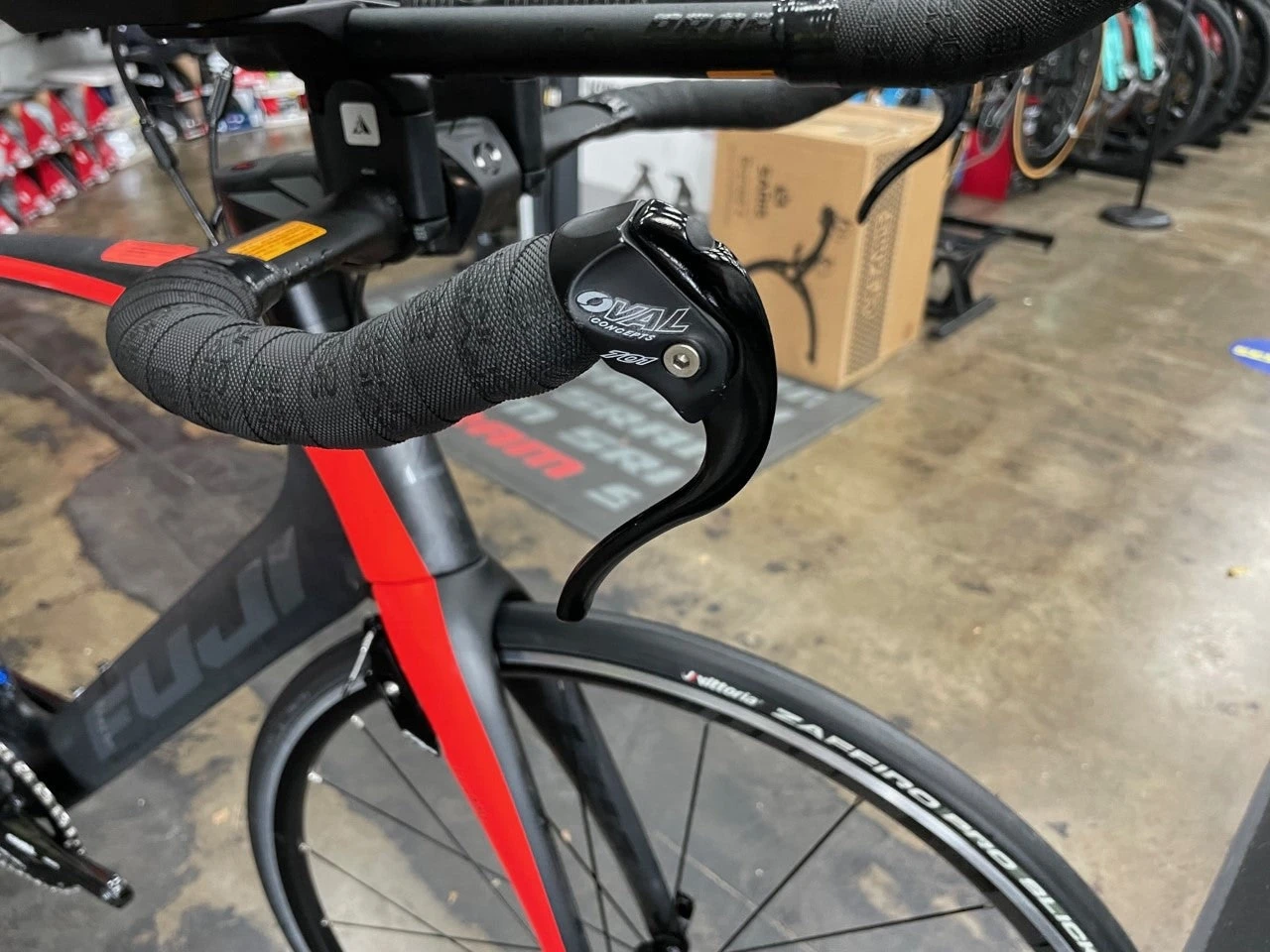 Fuji Norcom 2.3 Shimano 105 11 Speed - Carbon/Red 2020 - Image 6