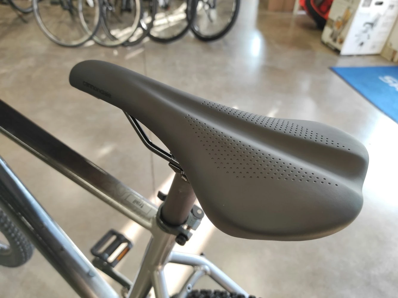 Cannondale Trail SE 4 Hardtail Mountain Bike: Shimano Deore 1x10 Speed Drivetrain, 120mm Lockout Front Suspension, Hydraulic Disc Brake - Image 9