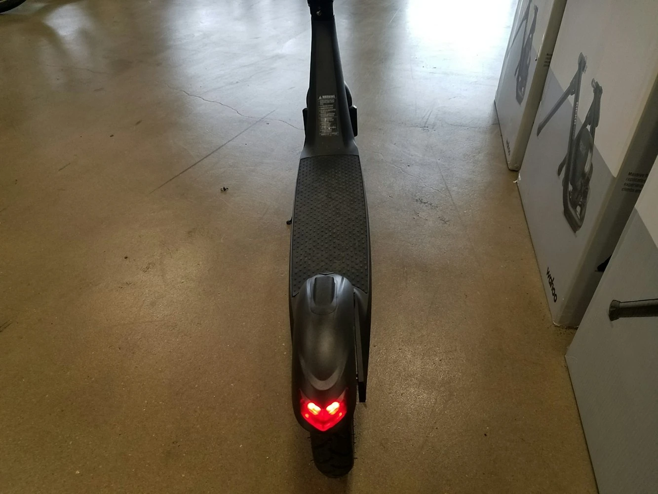 Kestrel Electric Scooter - Black Magic 2022 - Image 6