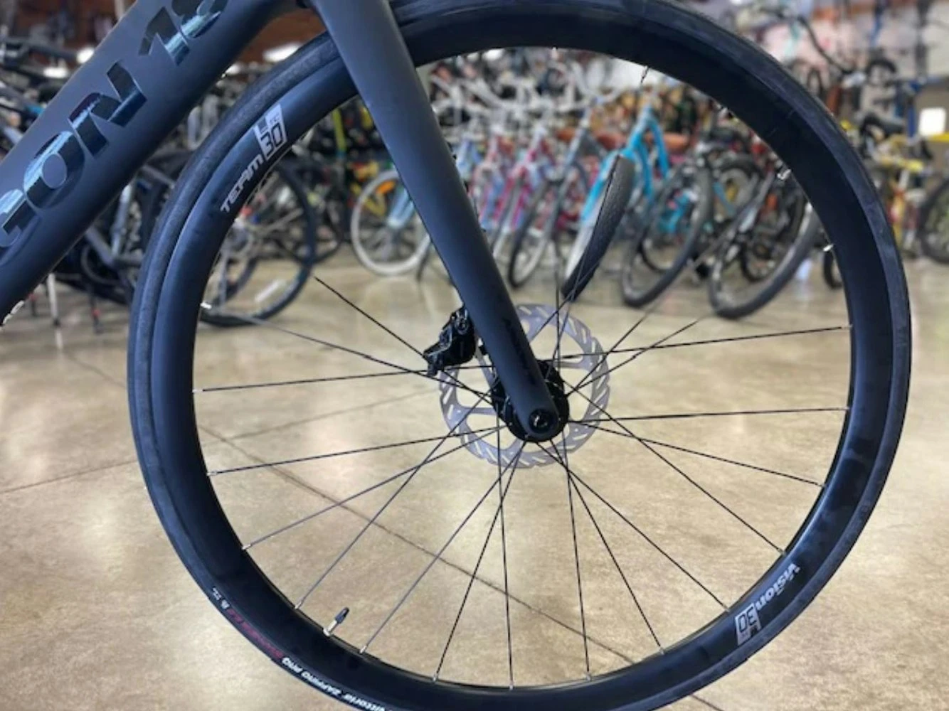 Argon 18 E-117 Tri Disc Sram Force 22 - Black/Black 2022 - Image 3