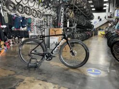 Cervelo Caledonia Disc Shimano 105 Zipp 303S - Gloss Black 2022