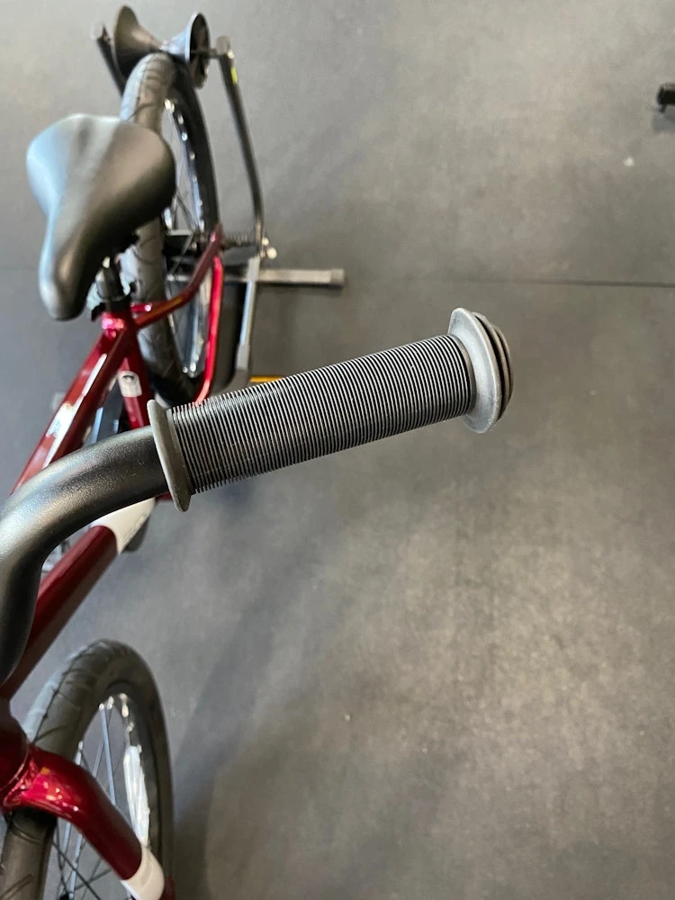 Batch Bicycles Batch 20" Kids Bicycle Gloss Deep Orchid 2022 - Image 2