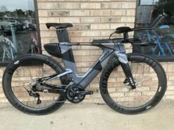 Felt IA Advanced Disc Shimano 105 Charcoal Geo W/Reynolds AR 58/62 Carbon Wheels 2023