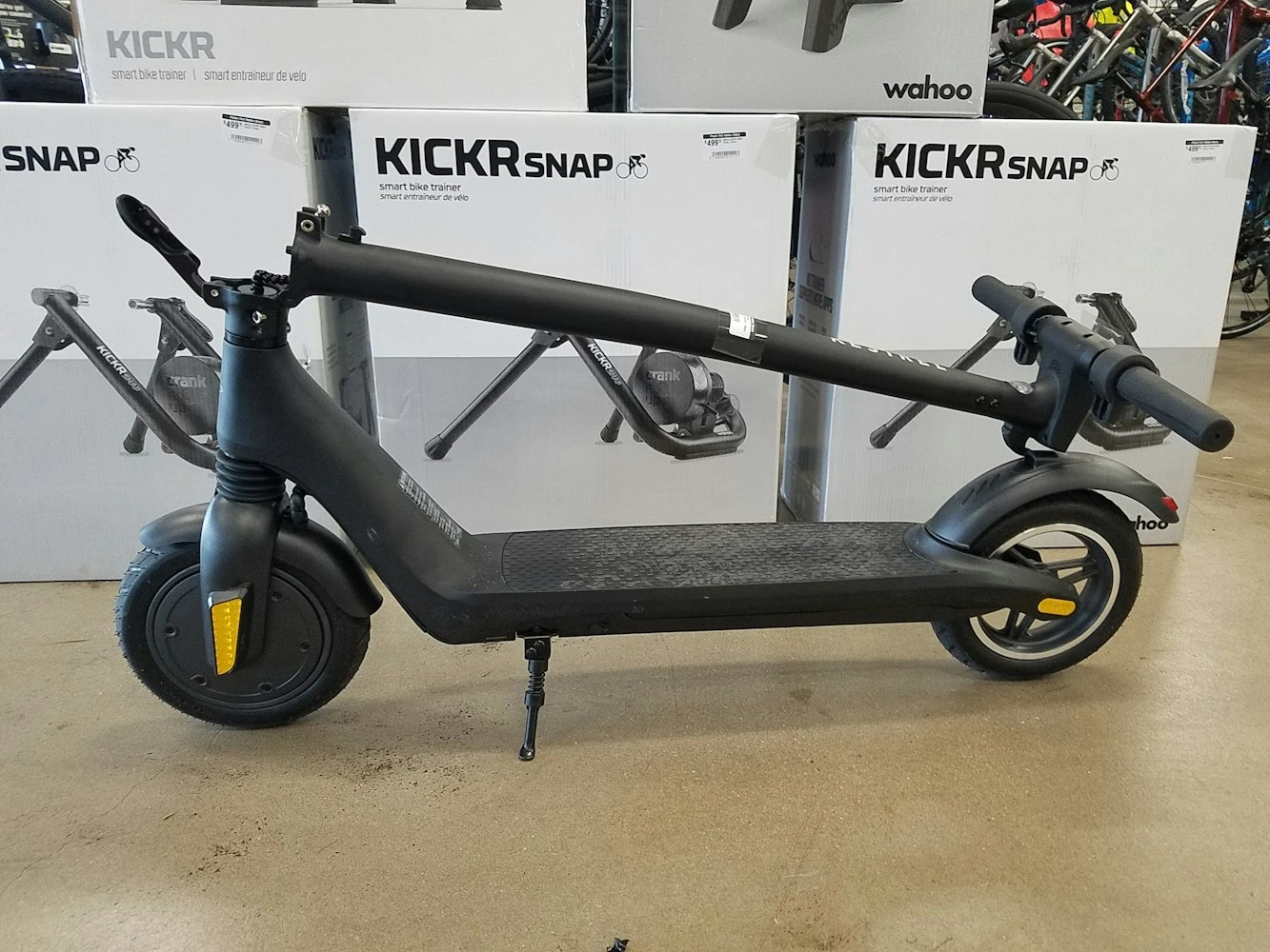 Kestrel Electric Scooter - Black Magic 2022