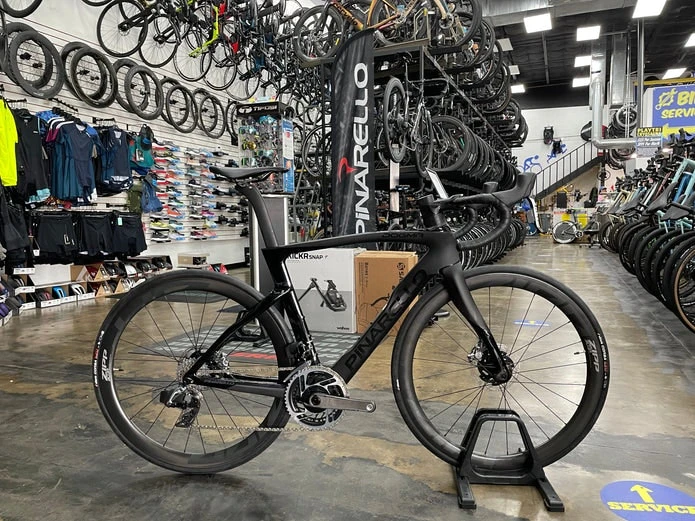 Pinarello Dogma F Disc SRAM Red ETap AXS 11 Speed Zipp 303S - 2023