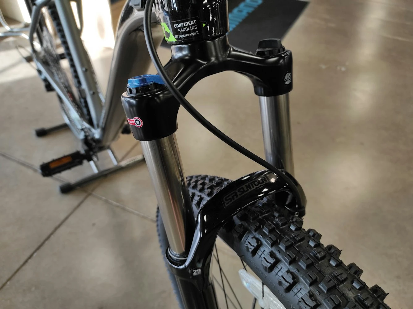 Cannondale Trail SE 4 Hardtail Mountain Bike: Shimano Deore 1x10 Speed Drivetrain, 120mm Lockout Front Suspension, Hydraulic Disc Brake - Image 6