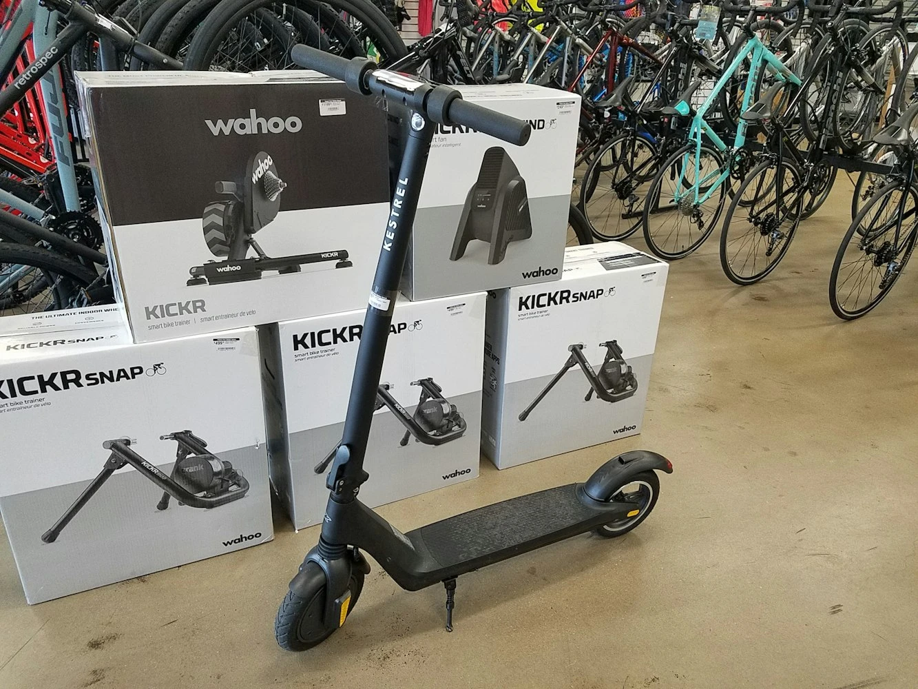 Kestrel Electric Scooter - Black Magic 2022 - Image 2