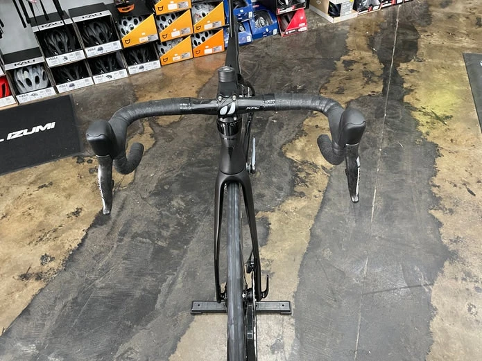 Pinarello Dogma F Disc SRAM Red ETap AXS 11 Speed Zipp 303S - 2023 - Image 7