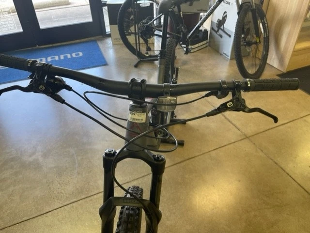 Fuji Auric 1.5 - 27.5 Shimano Deore 1 X 11 - Satin Hazy Silver 2022 - Image 6