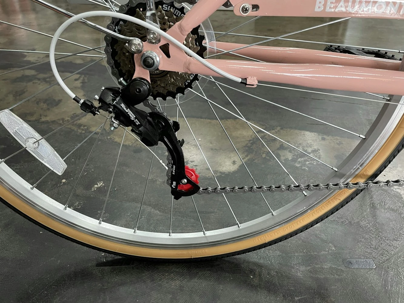 Retrospec Beaumont 7-Speed Step-Thru City Bike - Blush Pink 2022 - Image 2