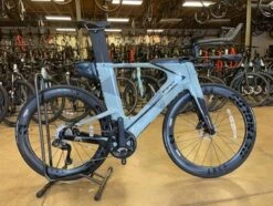 Felt IA Advanced Shimano Ultegra Di2 (12 Speed) W/ Reynolds AR 58/62 Disc Surfmist 2023