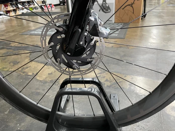 Pinarello Dogma F Disc SRAM Red ETap AXS 11 Speed Zipp 303S - 2023 - Image 9