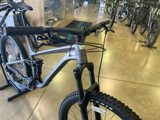 Fuji Auric 1.5 - 27.5 Shimano Deore 1 X 11 - Satin Hazy Silver 2022 - Image 4