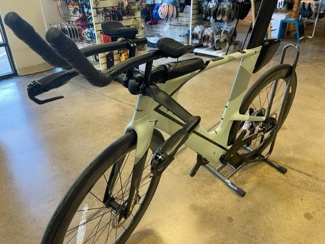 Felt IA Advanced Shimano Ultegra Di2 (12 Speed) W/ Reynolds AR 58/62 Disc Surfmist 2023 - Image 2