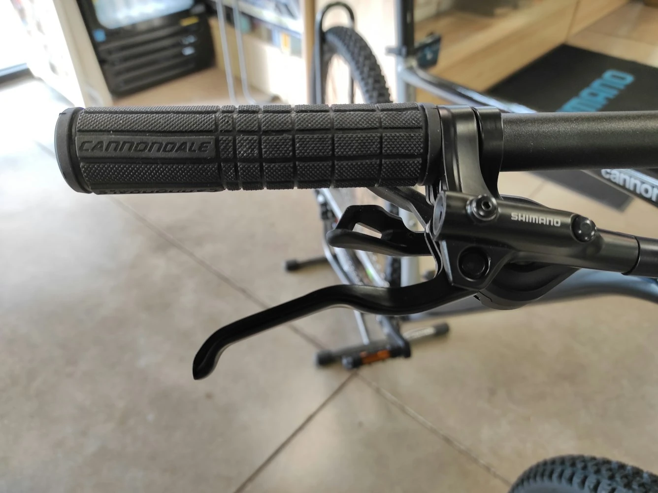 Cannondale Trail SE 4 Hardtail Mountain Bike: Shimano Deore 1x10 Speed Drivetrain, 120mm Lockout Front Suspension, Hydraulic Disc Brake - Image 7