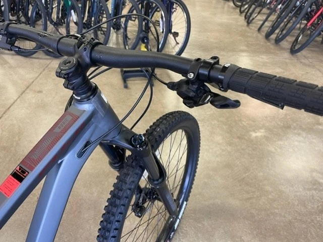 Fuji Auric 1.5 - 27.5 Shimano Deore 1 X 11 - Satin Hazy Silver 2022 - Image 3