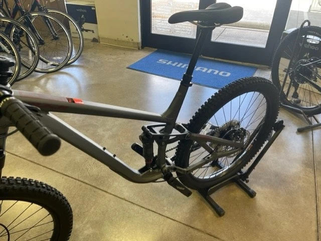 Fuji Auric 1.5 - 27.5 Shimano Deore 1 X 11 - Satin Hazy Silver 2022 - Image 8