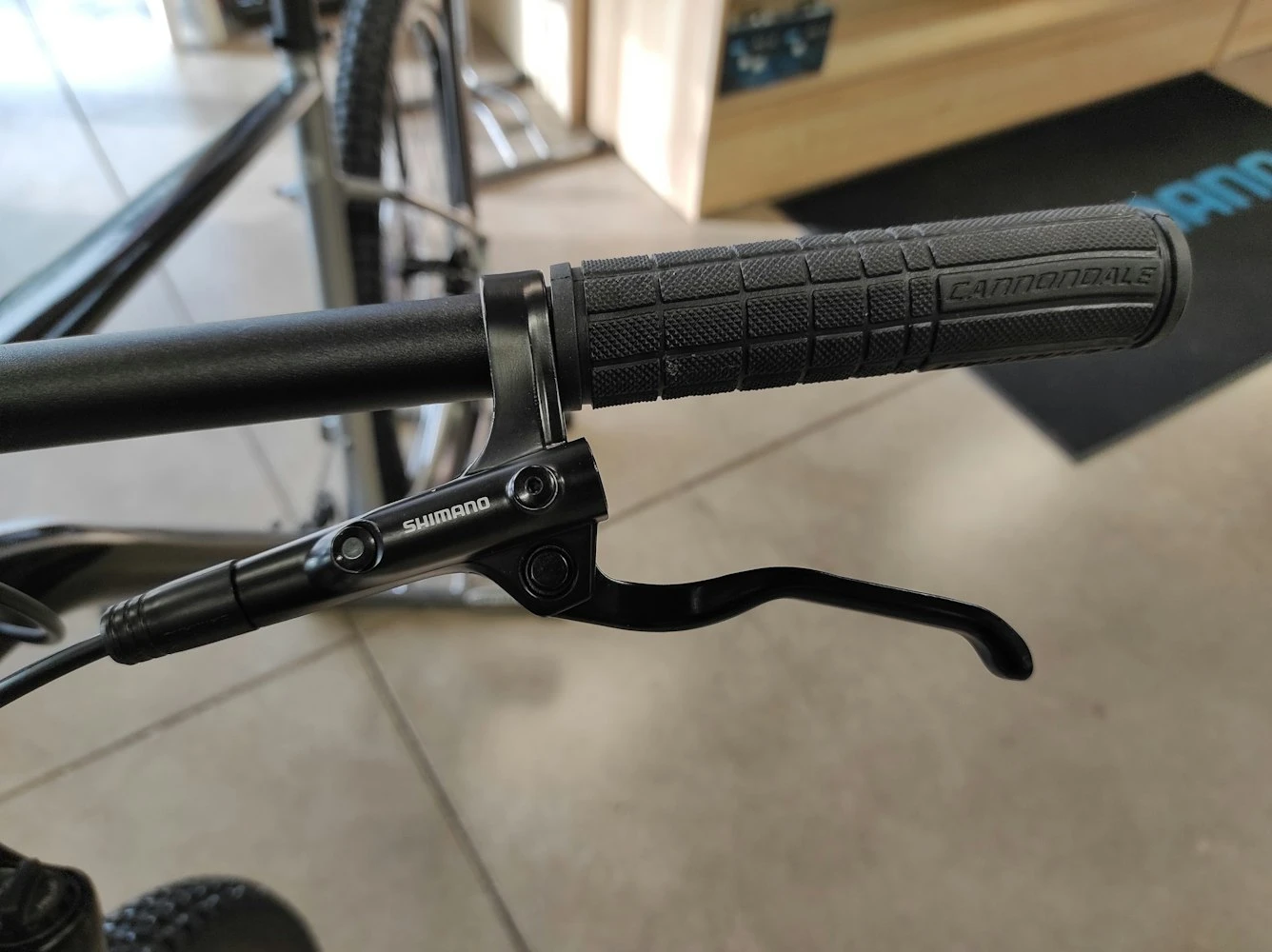 Cannondale Trail SE 4 Hardtail Mountain Bike: Shimano Deore 1x10 Speed Drivetrain, 120mm Lockout Front Suspension, Hydraulic Disc Brake - Image 8