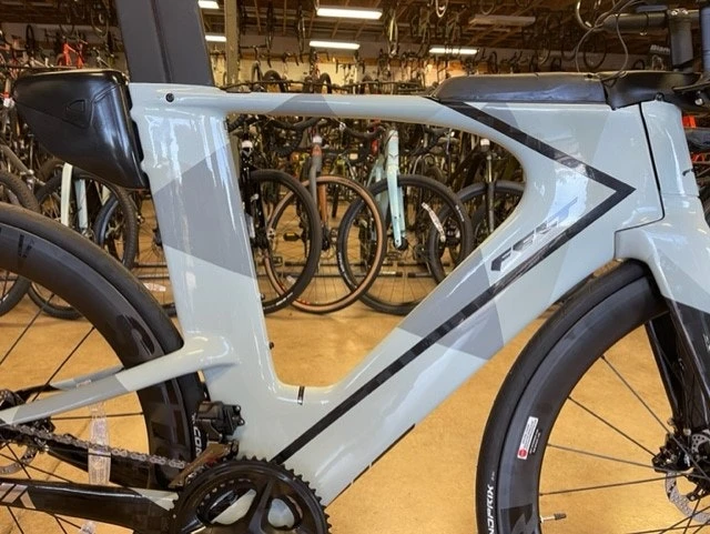 Felt IA Advanced Shimano Ultegra Di2 (12 Speed) W/ Reynolds AR 58/62 Disc Surfmist 2023 - Image 13