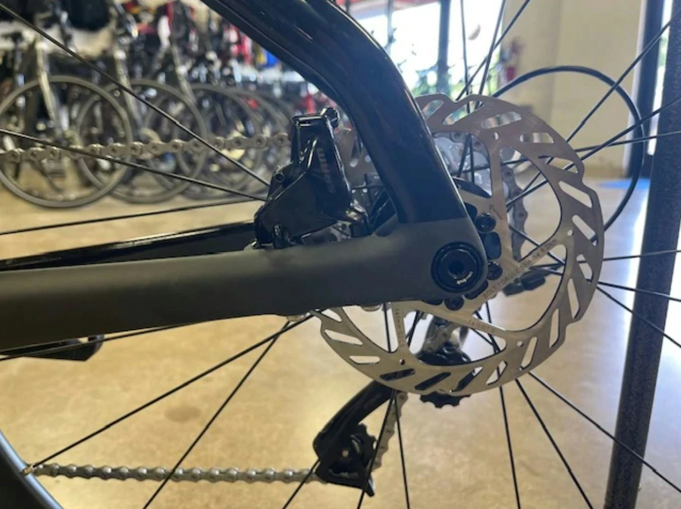 Argon 18 E-117 Tri Disc Sram Force 22 - Black/Black 2022 - Image 5